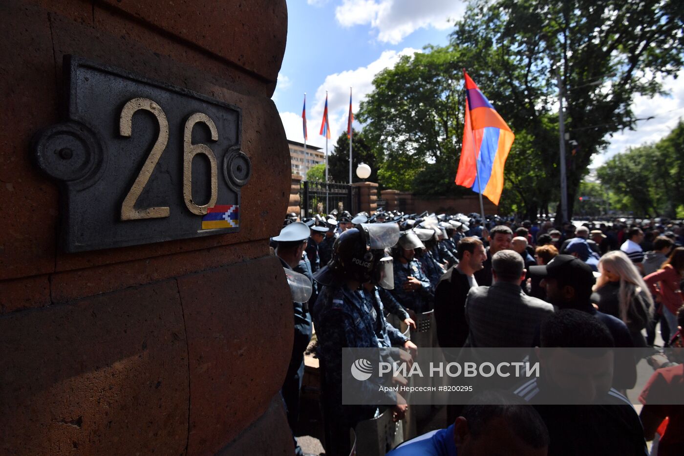 Оппозиция продолжает митинги в Ереване