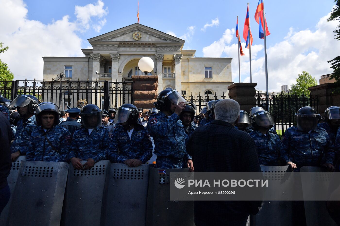 Оппозиция продолжает митинги в Ереване