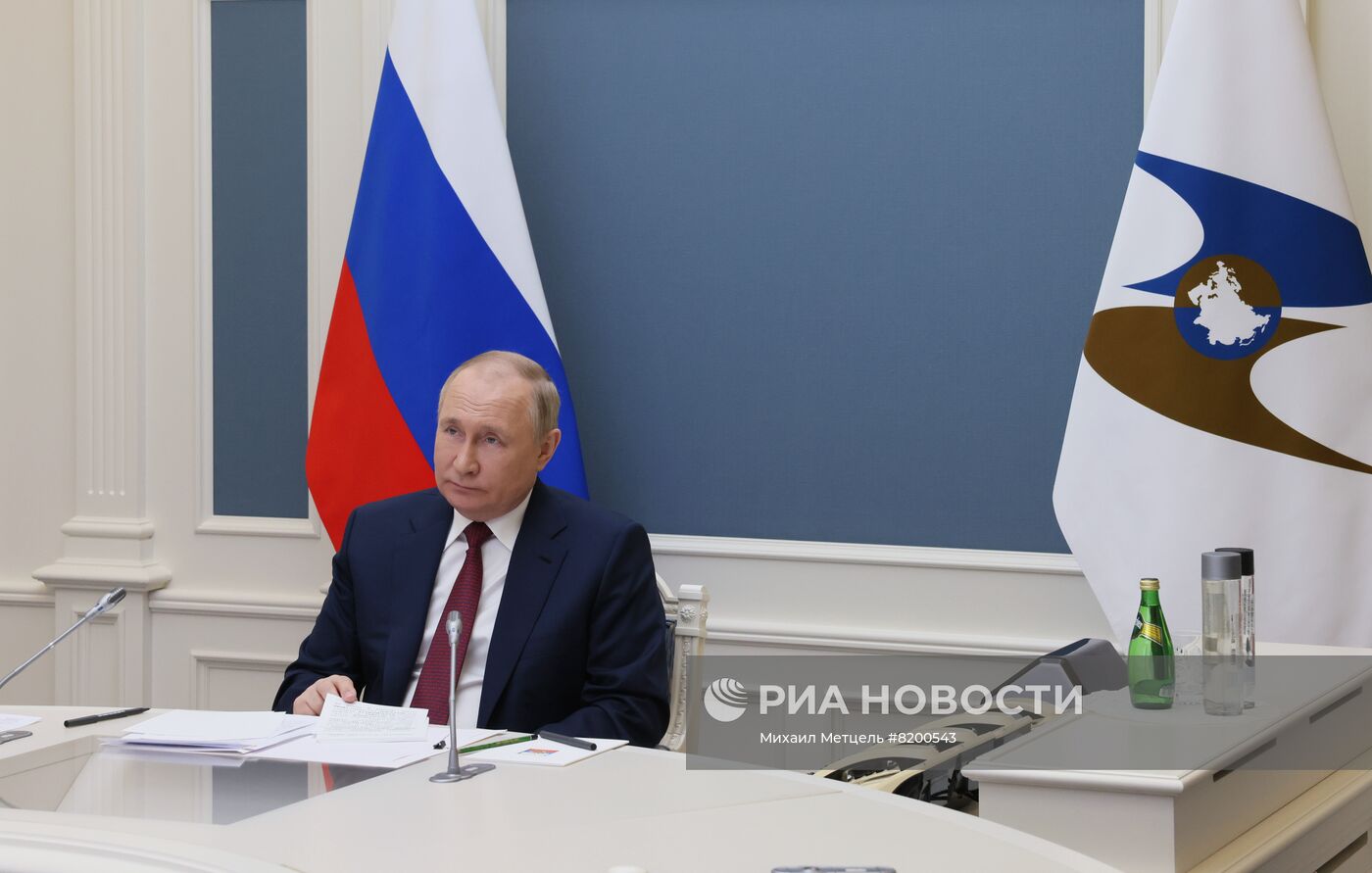 Президент РФ В. Путин выступил на Евразийском экономическом форуме