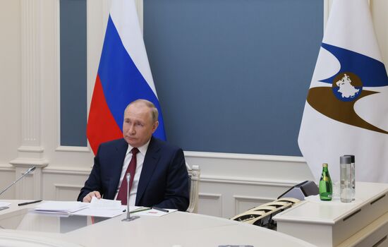 Президент РФ В. Путин выступил на Евразийском экономическом форуме