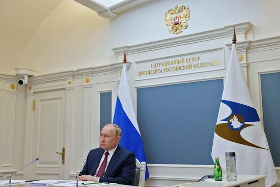 Президент РФ В. Путин выступил на Евразийском экономическом форуме