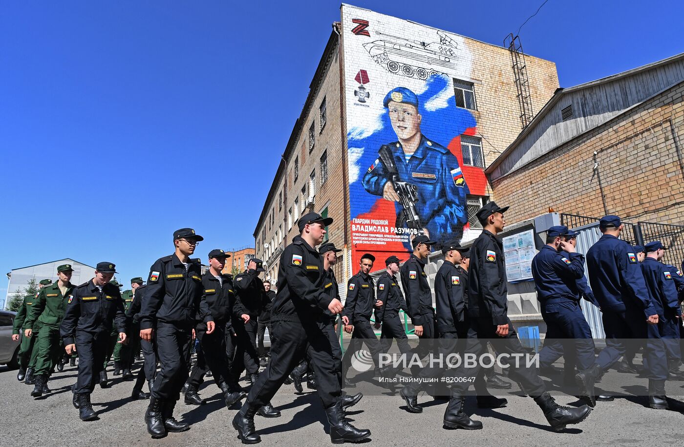 Мурал с погибшим на Украине десантником в Красноярске