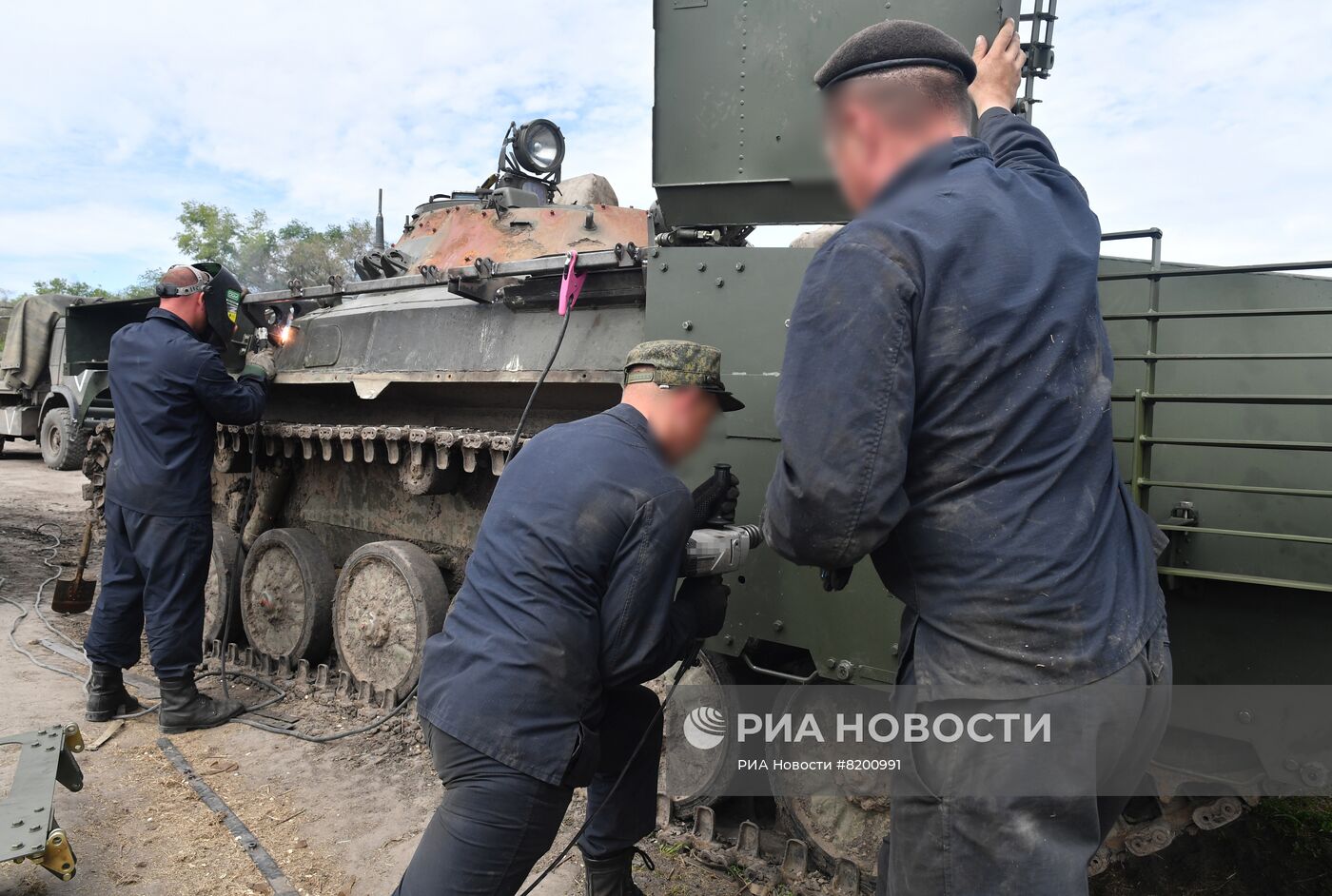 Работа ремонтно-восстановительного полка ВС РФ в зоне спецоперации