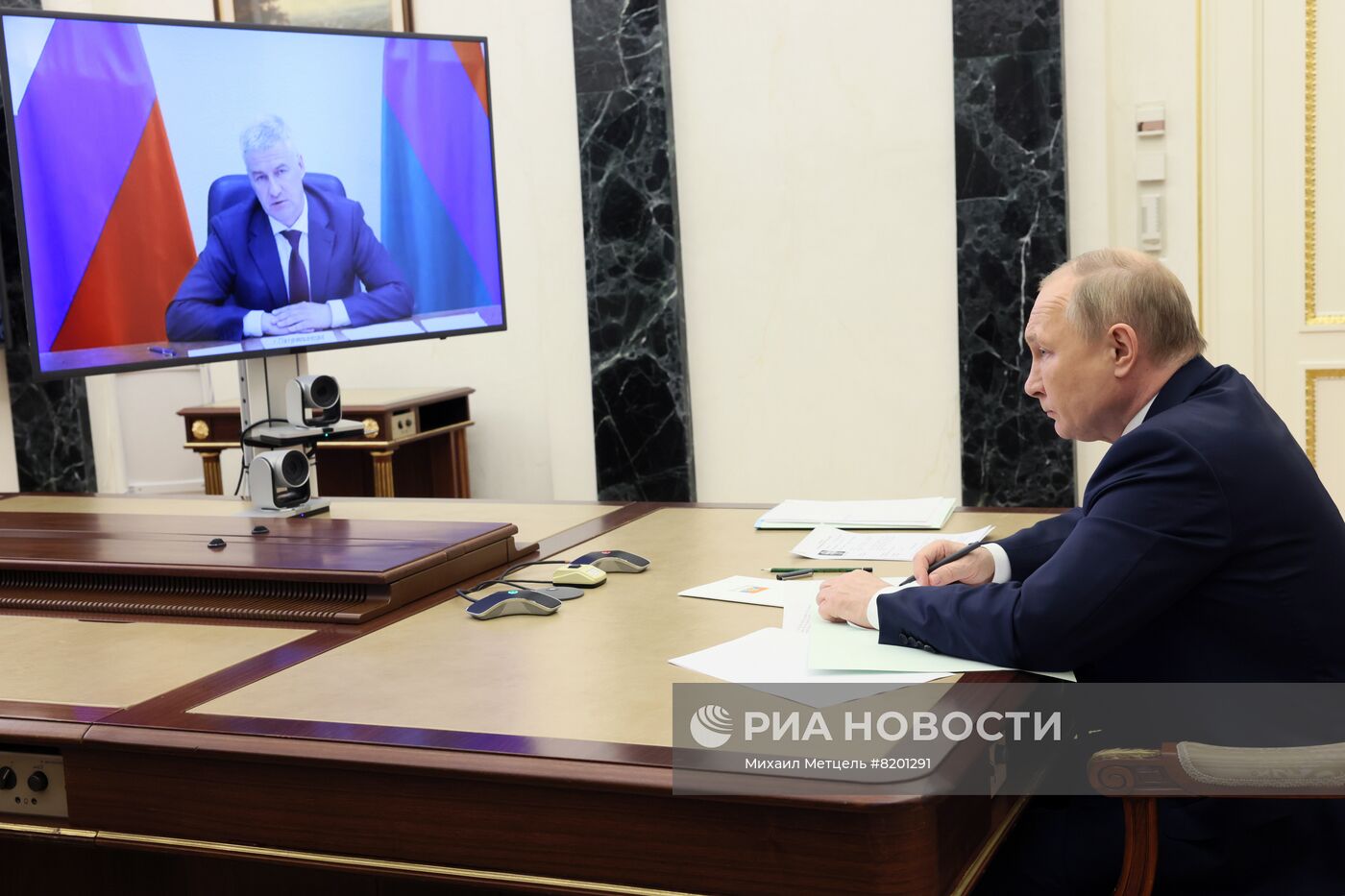 Президент РФ В. Путин встретился с главой Карелии А. Парфенчиковым