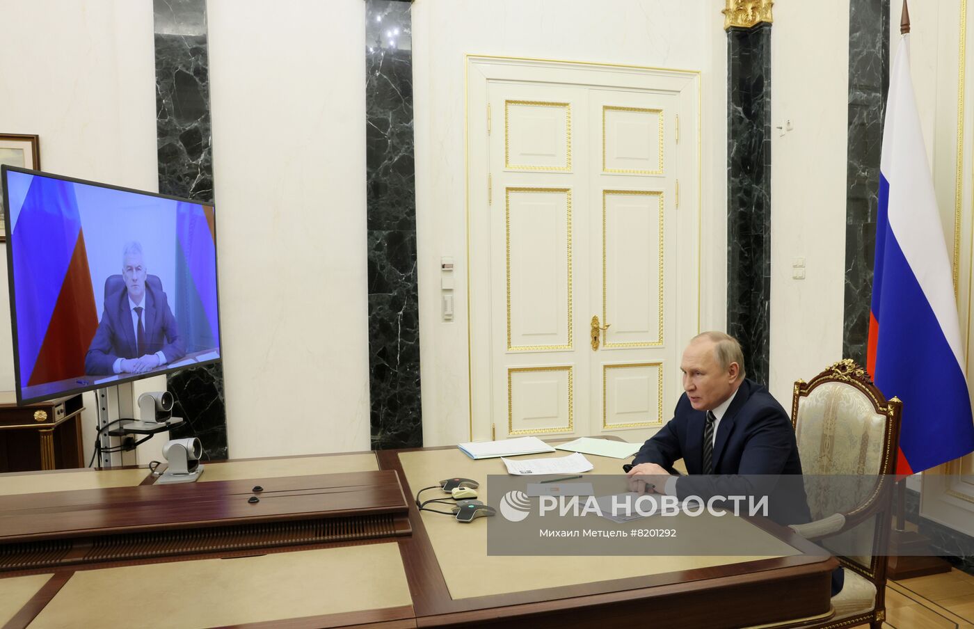 Президент РФ В. Путин встретился с главой Карелии А. Парфенчиковым
