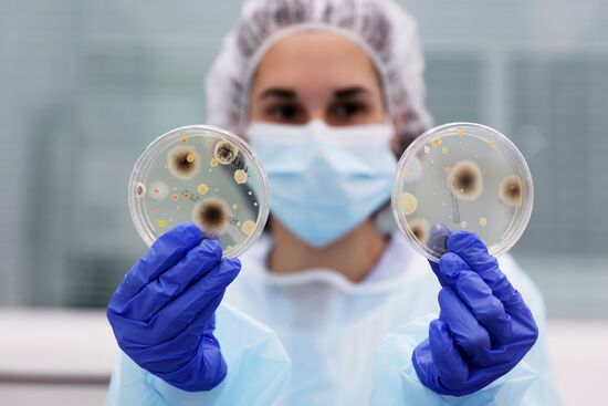 Парфюмерно-косметическая компания АО "Арнест"