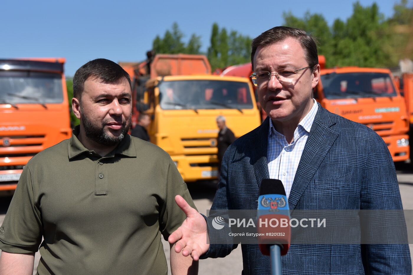 В ДНР передали технику и машины скорой помощи из Самарской области