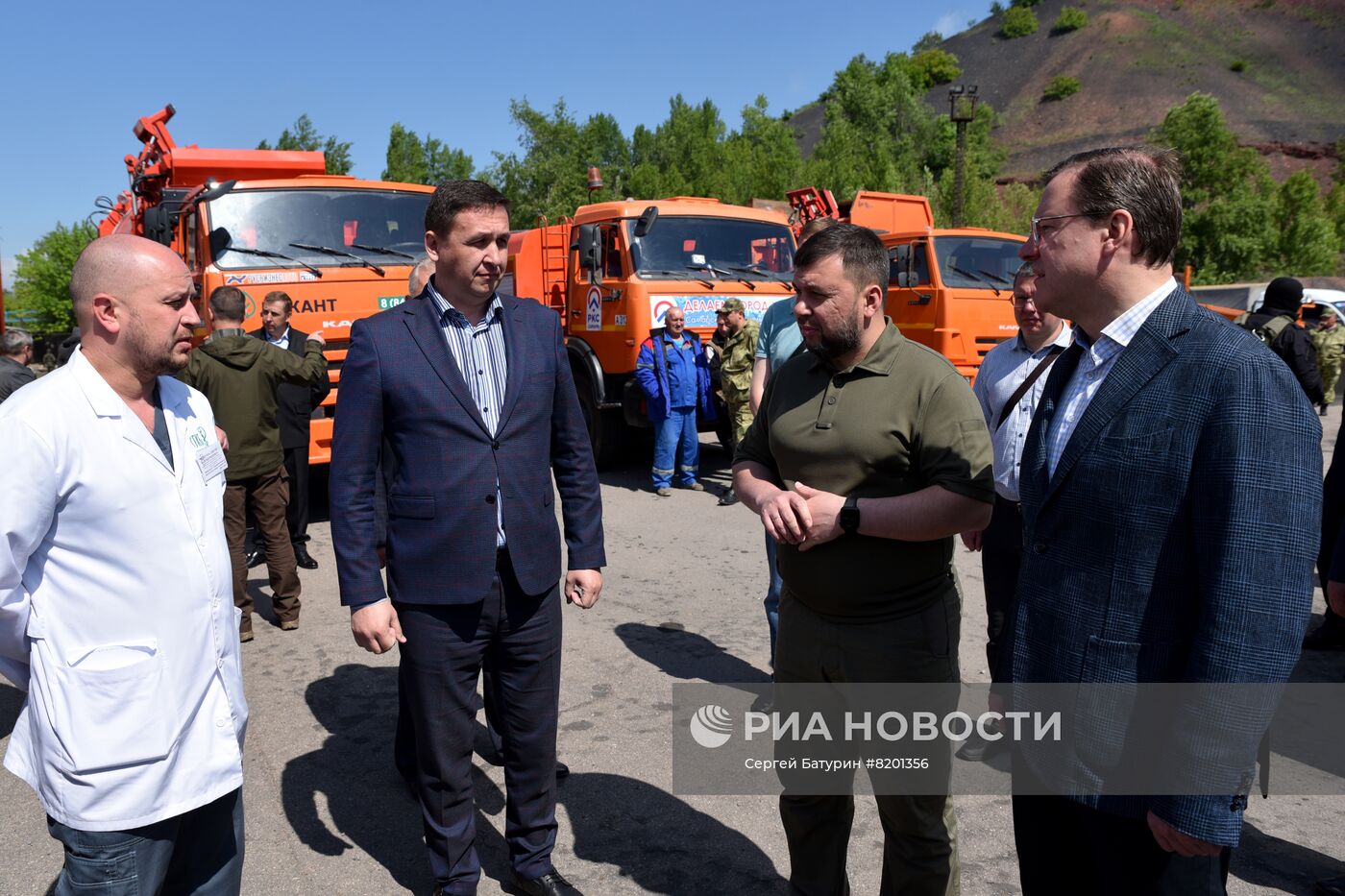 В ДНР передали технику и машины скорой помощи из Самарской области
