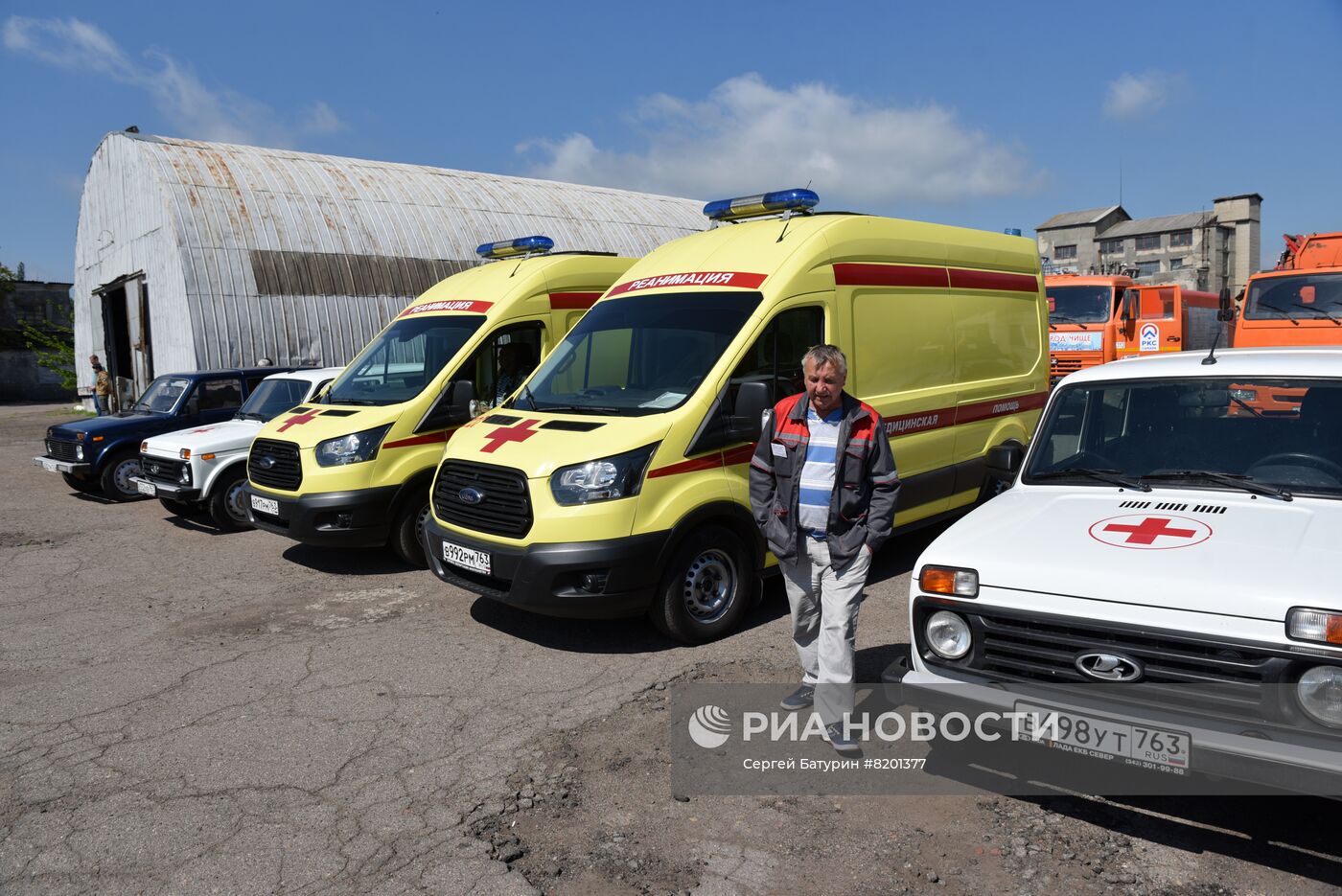 В ДНР передали технику и машины скорой помощи из Самарской области