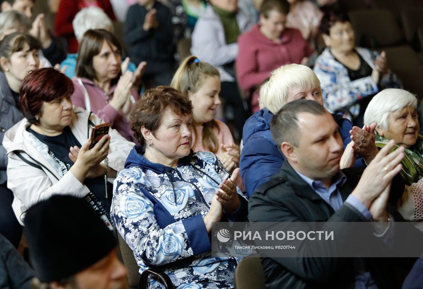 Актер и депутат Госдумы Д. Певцов провел встречу с беженцами