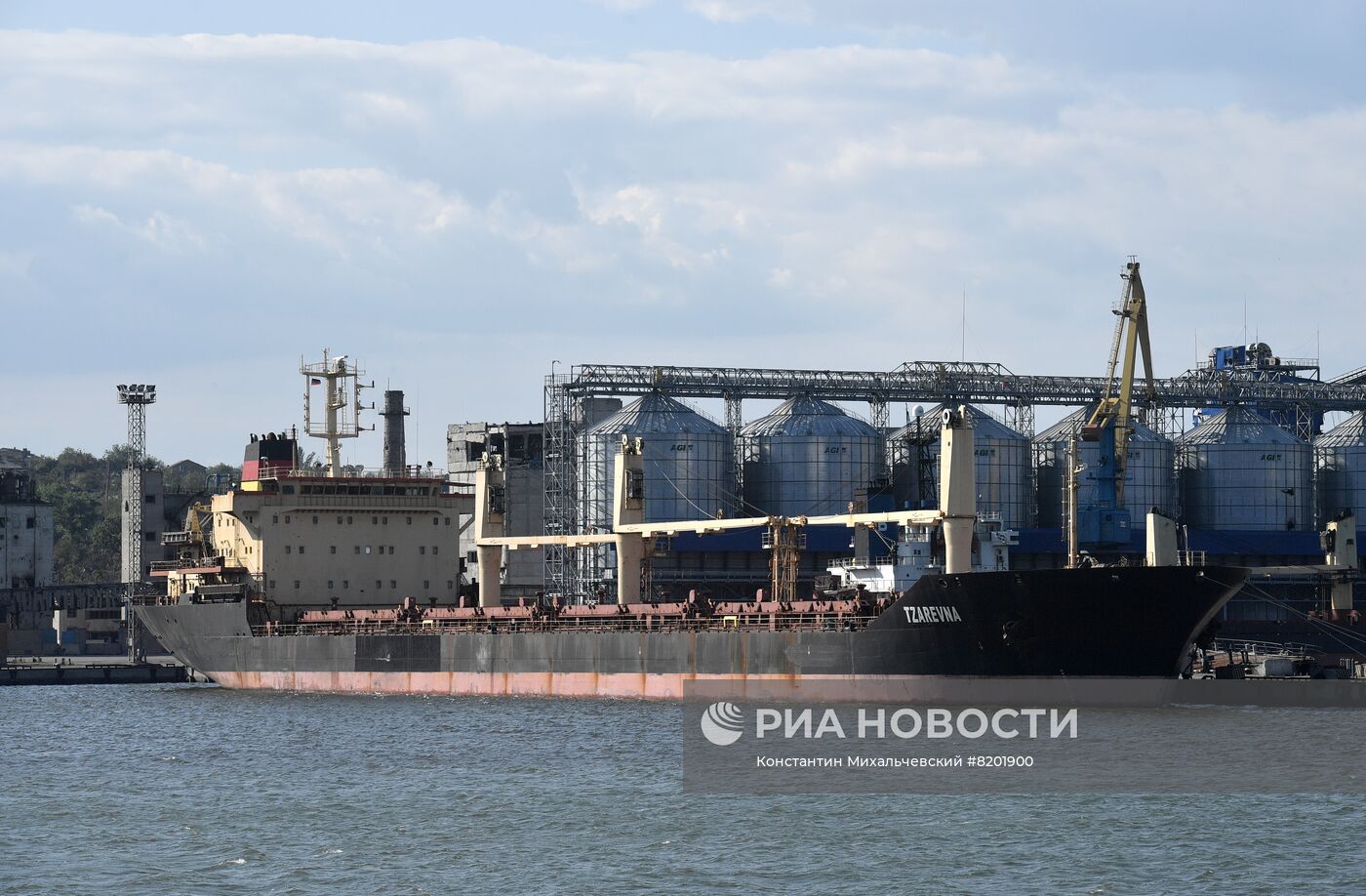 Морской порт в Мариуполе