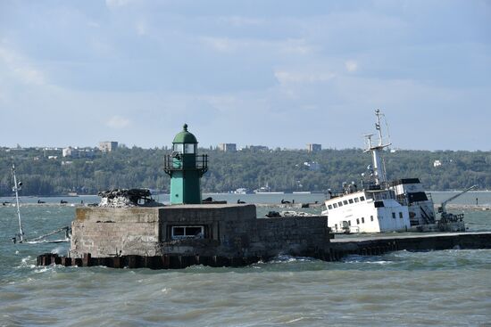 Морской порт в Мариуполе 