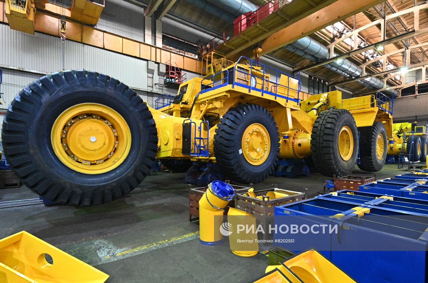 Производство самосвалов БелАЗ на Белорусском автомобильном заводе 