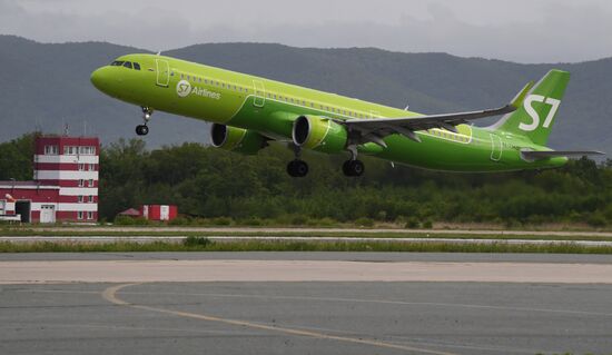 Авиаспоттинг в Международном аэропорту Владивостока