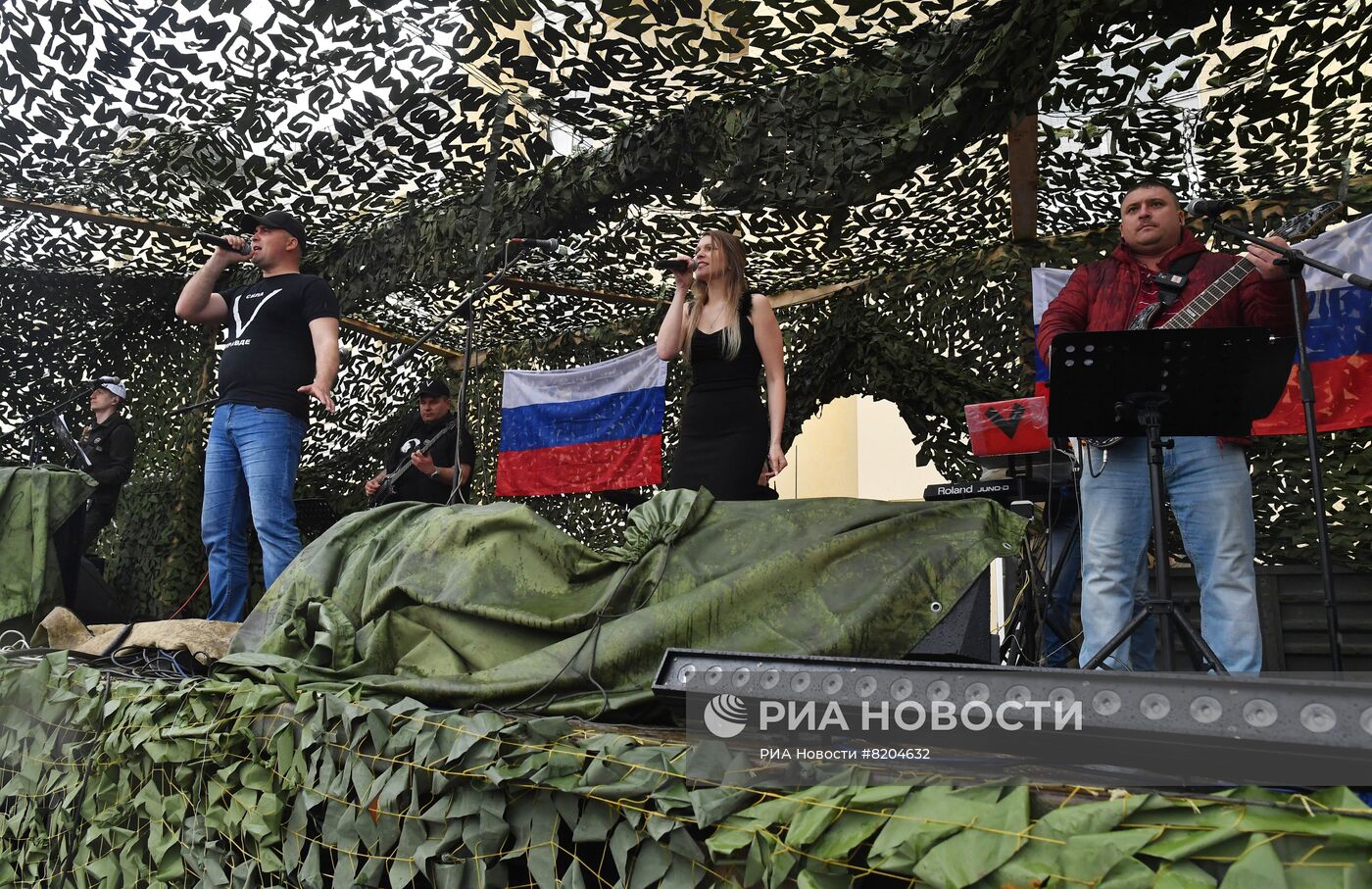 Концерт российских артистов для жителей Купянска и военнослужащих РФ