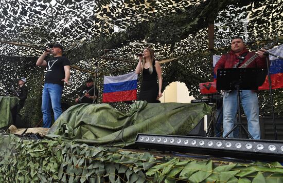 Концерт российских артистов для жителей Купянска и военнослужащих РФ