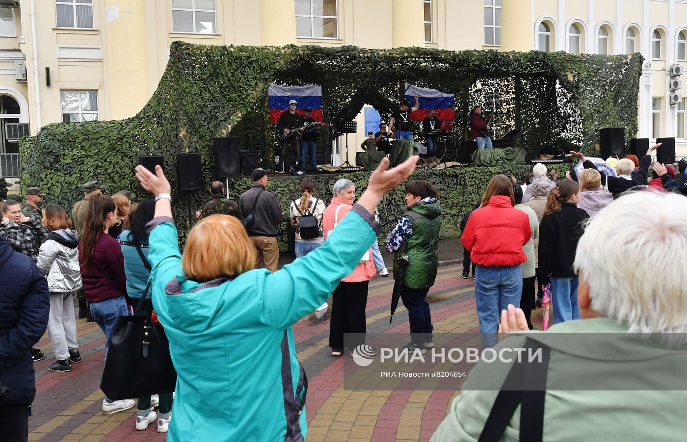 Концерт российских артистов для жителей Купянска и военнослужащих РФ