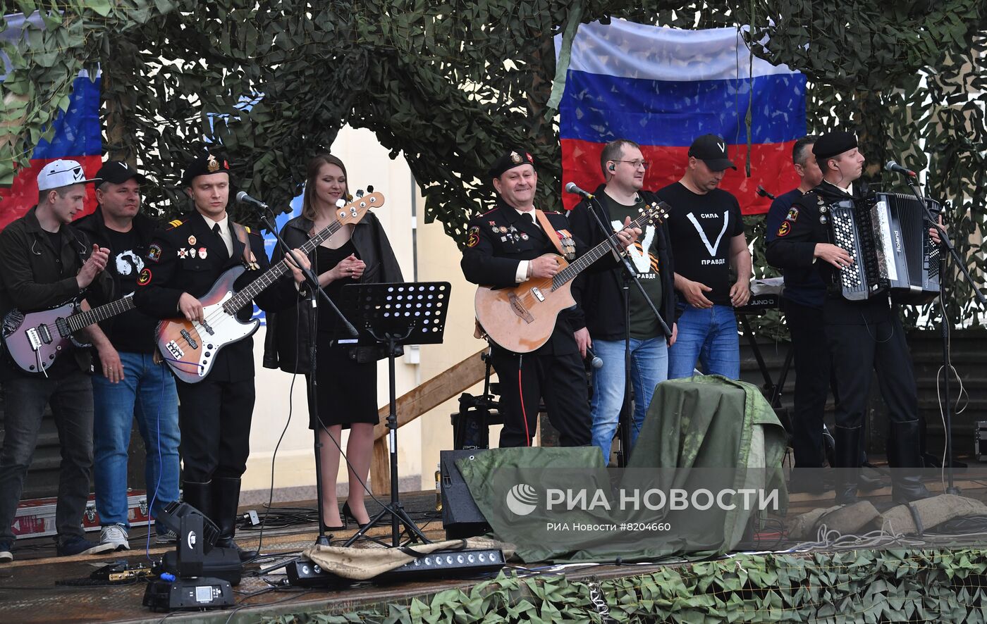 Концерт российских артистов для жителей Купянска и военнослужащих РФ