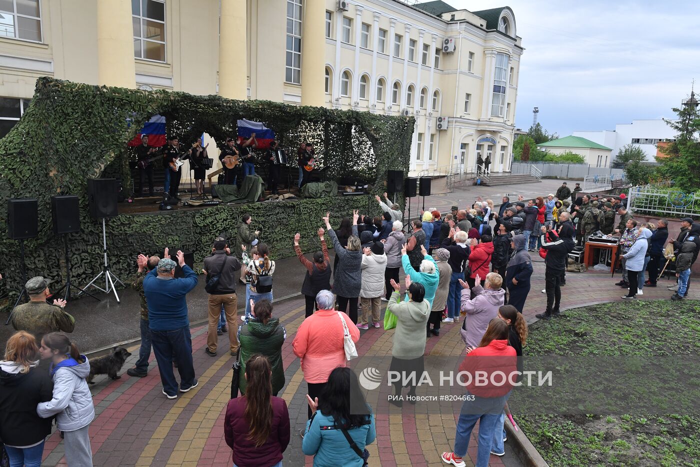 Концерт российских артистов для жителей Купянска и военнослужащих РФ