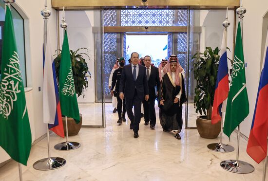 Визит главы МИД РФ С. Лаврова в Саудовскую Аравию