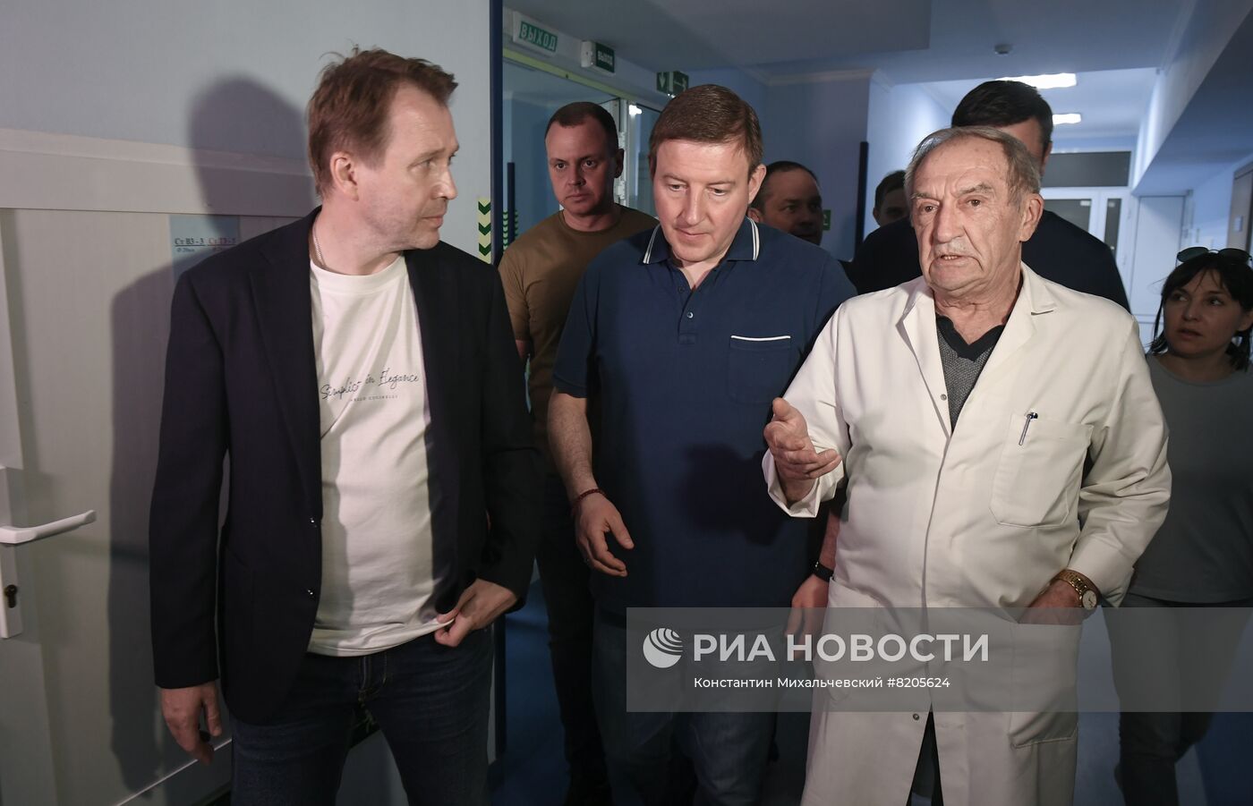 Секретарь генсовета "Единой России" А. Турчак посетил больницу в Донецке