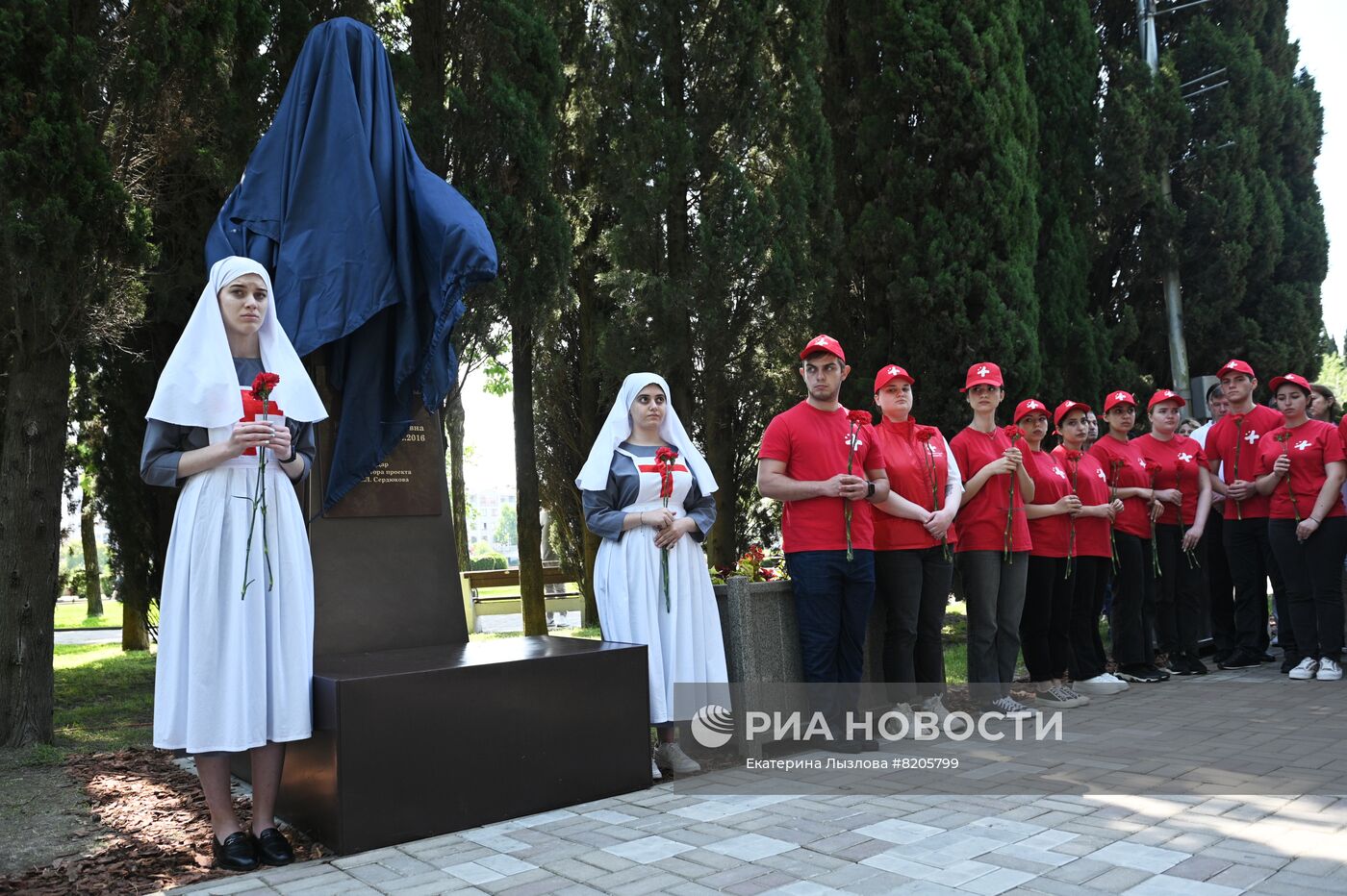 Открытие памятника Доктору Лизе в Сочи