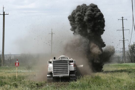 Разминирование ЛЭП вблизи Мариуполя