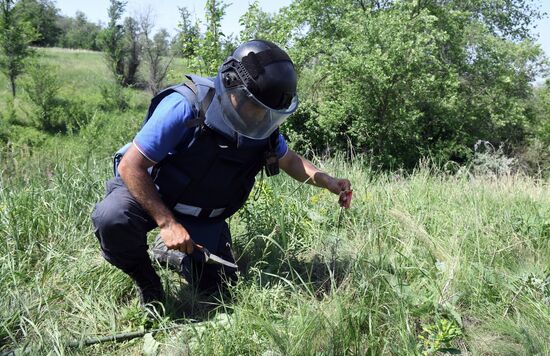 Разминирование ЛЭП вблизи Мариуполя