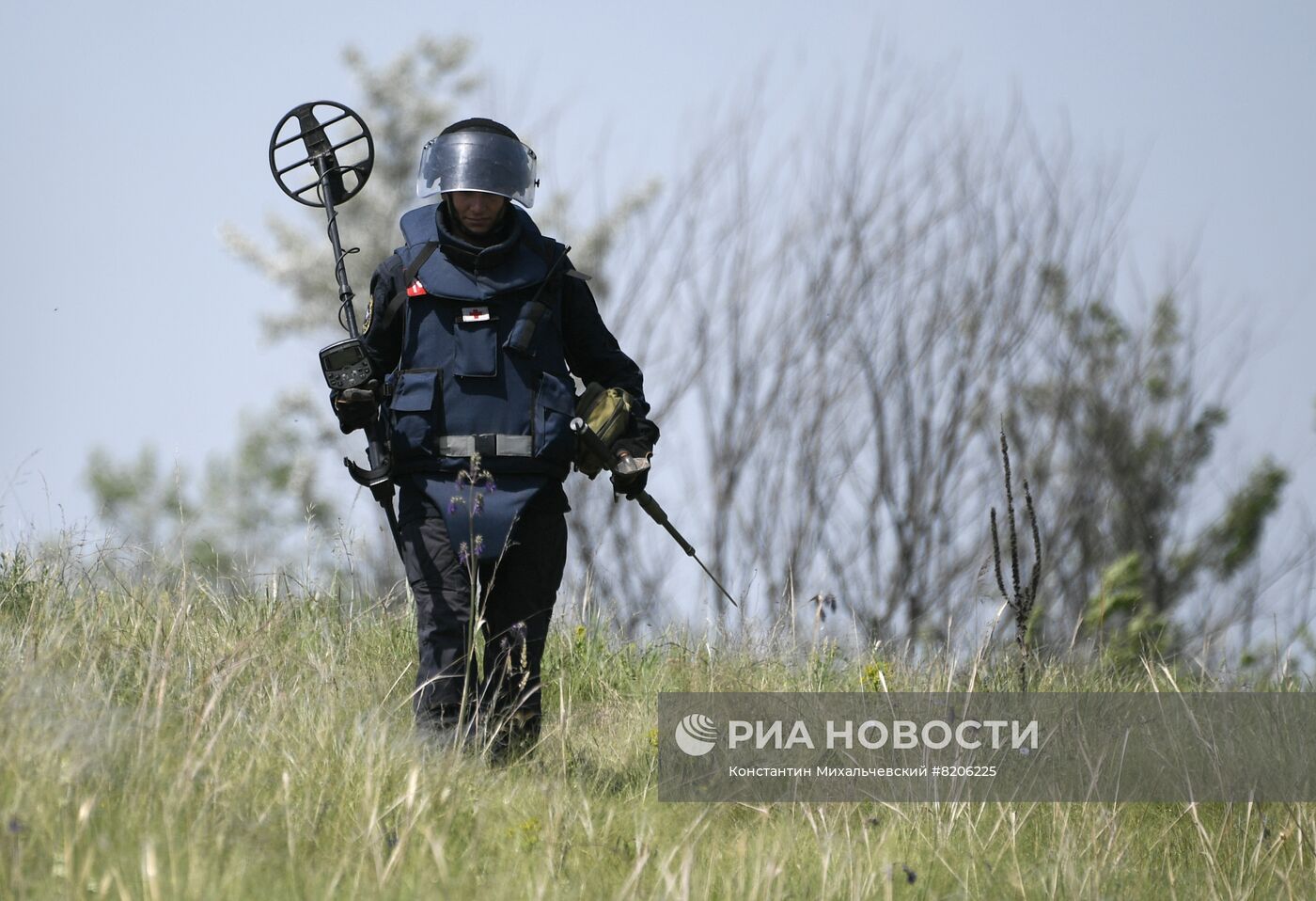 Разминирование ЛЭП вблизи Мариуполя