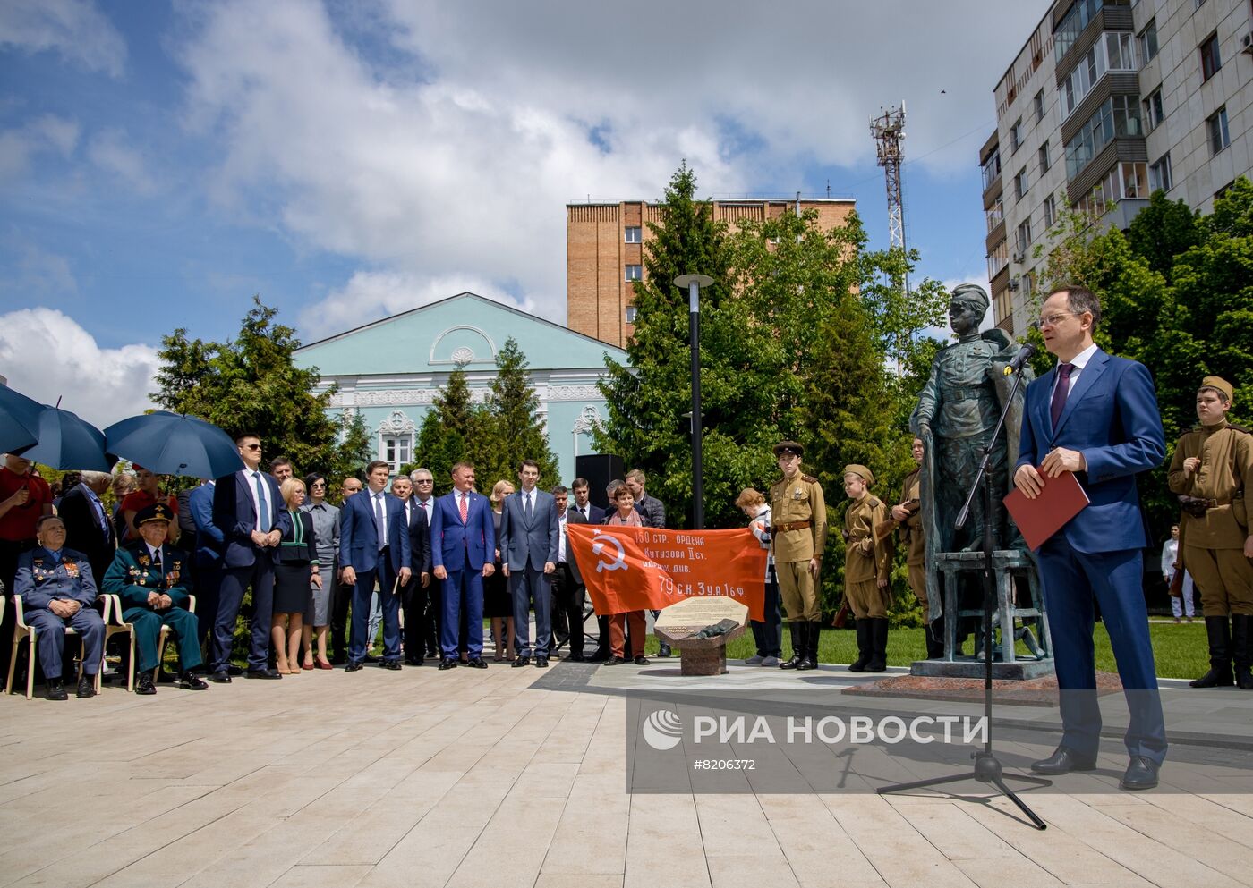 Открытие памятника "Сынам полков" и экспозиции "Юные защитники Родины" в Курске