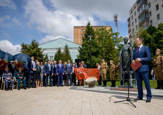 Открытие памятника "Сынам полков" и экспозиции "Юные защитники Родины" в Курске