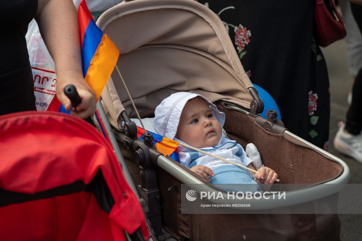 Приуроченное к Международному дню защиты детей шествие оппозиции в Ереване