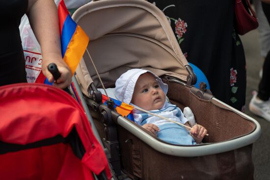 Приуроченное к Международному дню защиты детей шествие оппозиции в Ереване