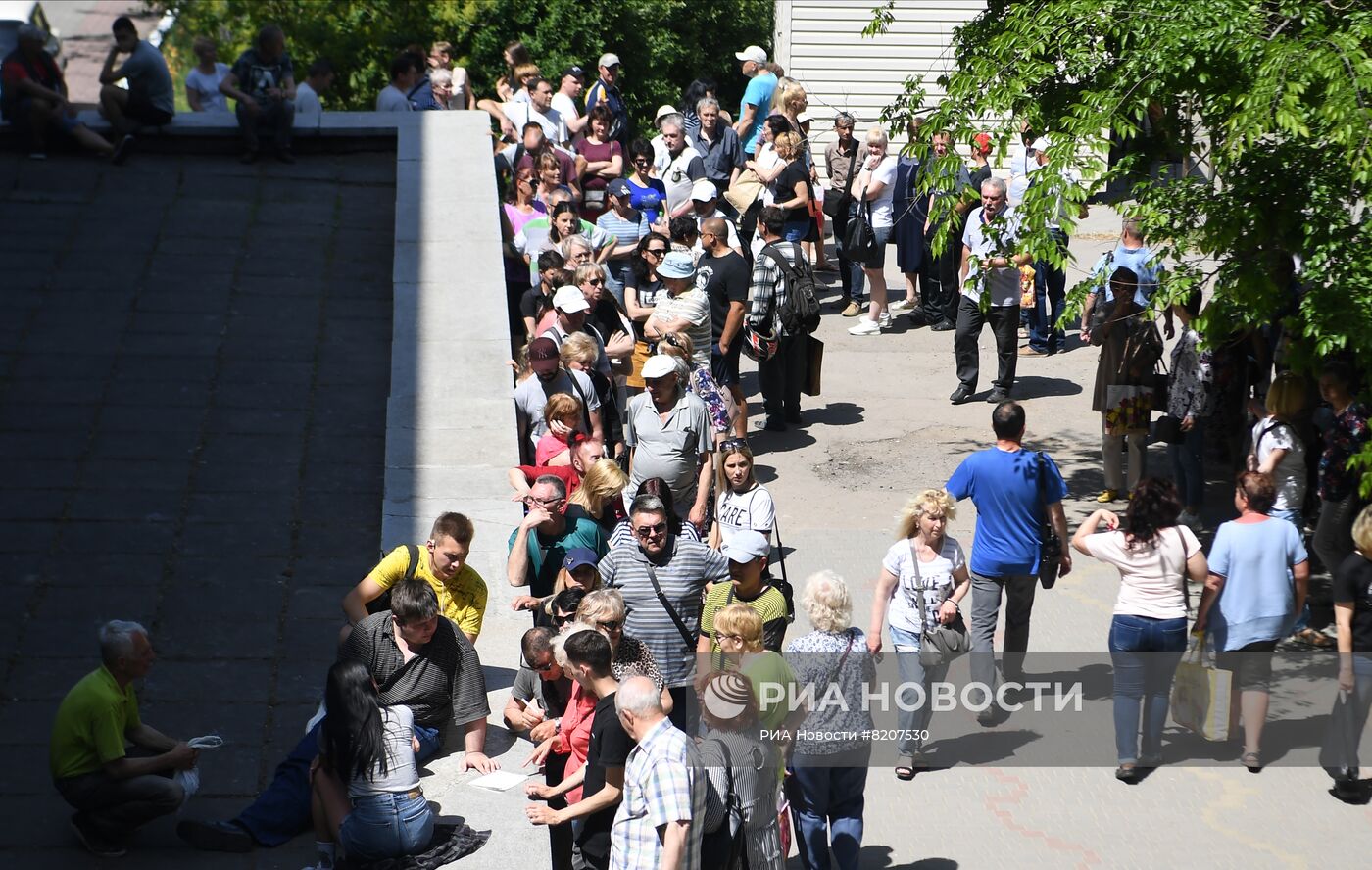 В Запорожской области жители переходят на российскую сотовую связь