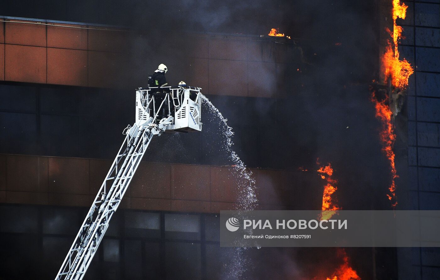 Пожар в  БЦ "Гранд Сетунь плаза" на западе Москвы
