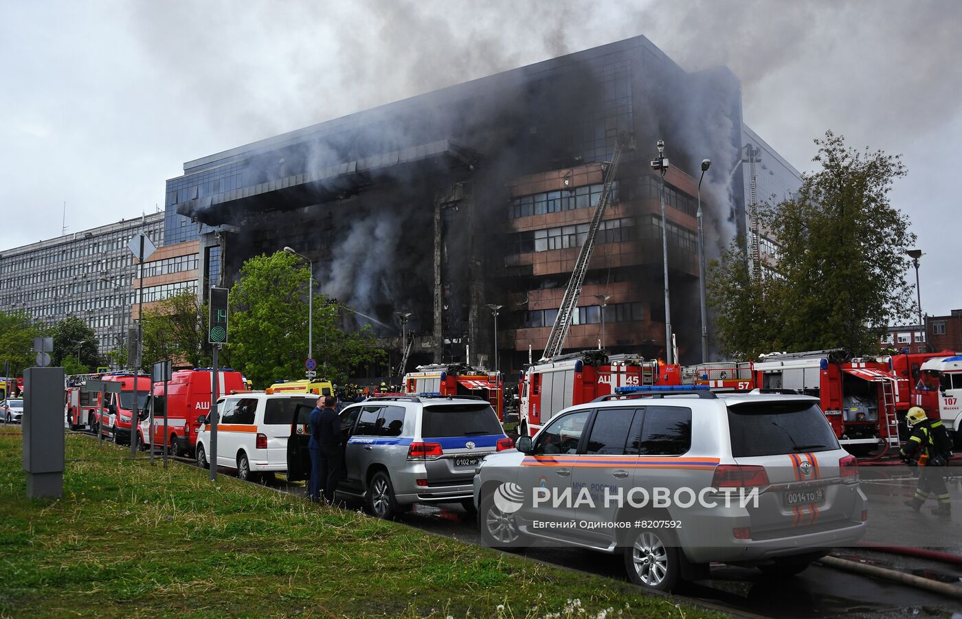 Пожар в  БЦ "Гранд Сетунь плаза" на западе Москвы