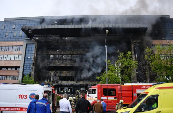 Пожар в  БЦ "Гранд Сетунь плаза" на западе Москвы