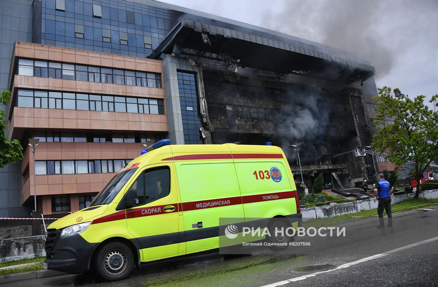 Пожар в  БЦ "Гранд Сетунь плаза" на западе Москвы