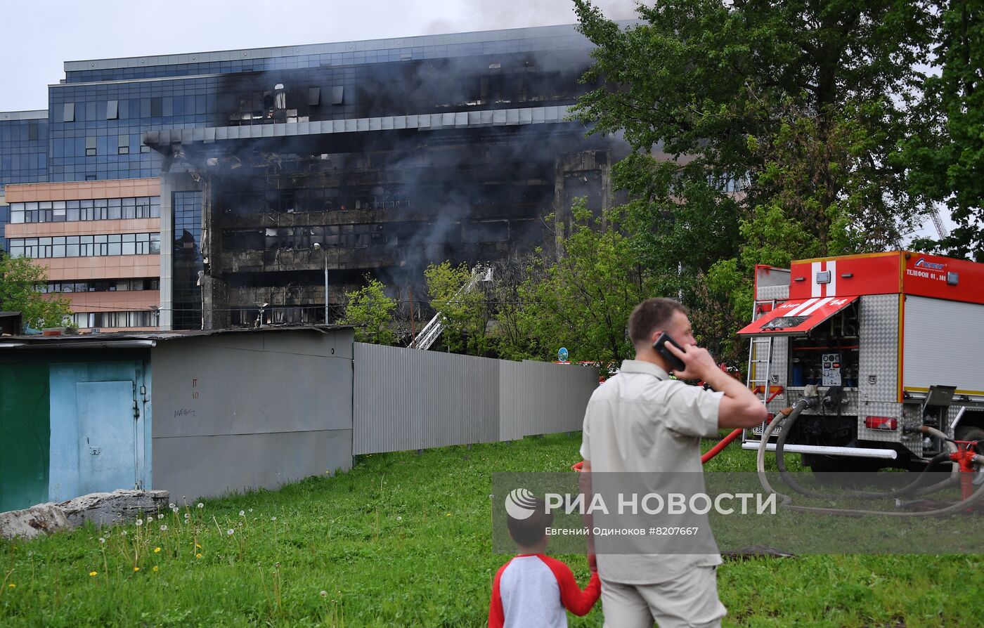 Пожар в  БЦ "Гранд Сетунь плаза" на западе Москвы