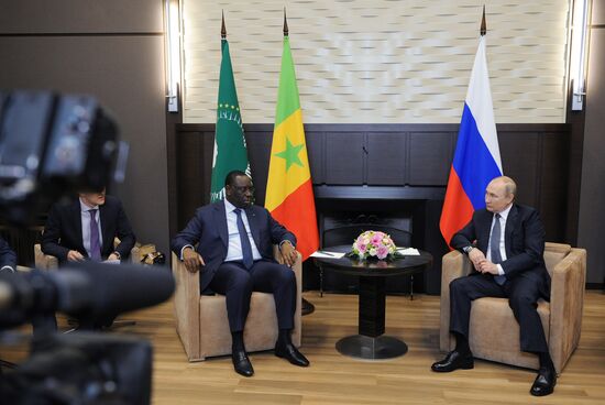 Президент РФ В. Путин встретится с председателем Африканского союза М. Саллом