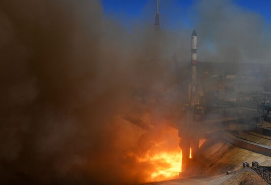 Пуск РН "Союз 2.1а" с транспортным грузовым кораблем "Прогресс МС-20"