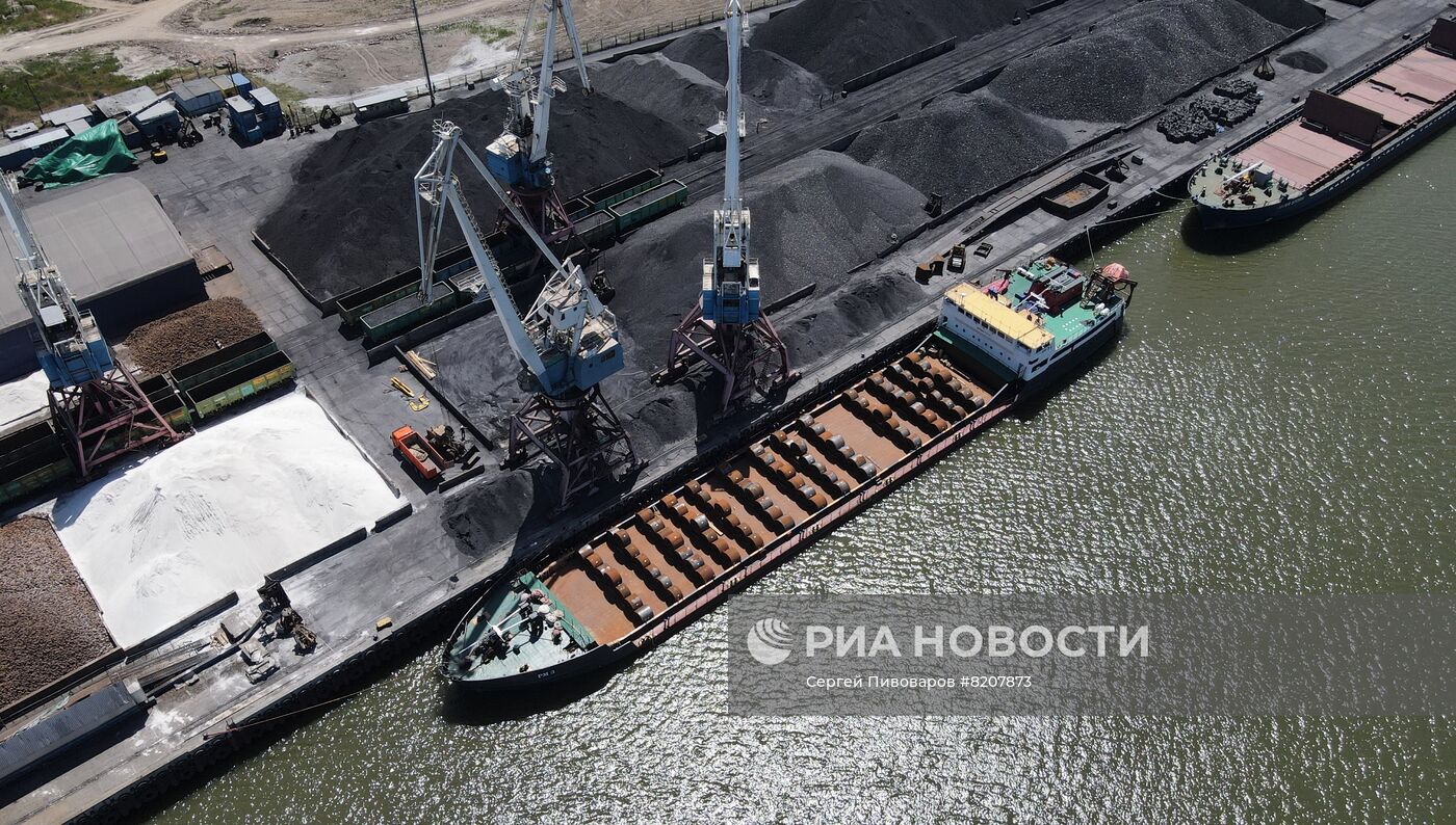 Прибытие первого судна из порта Мариуполя в Ростов-на-Дону