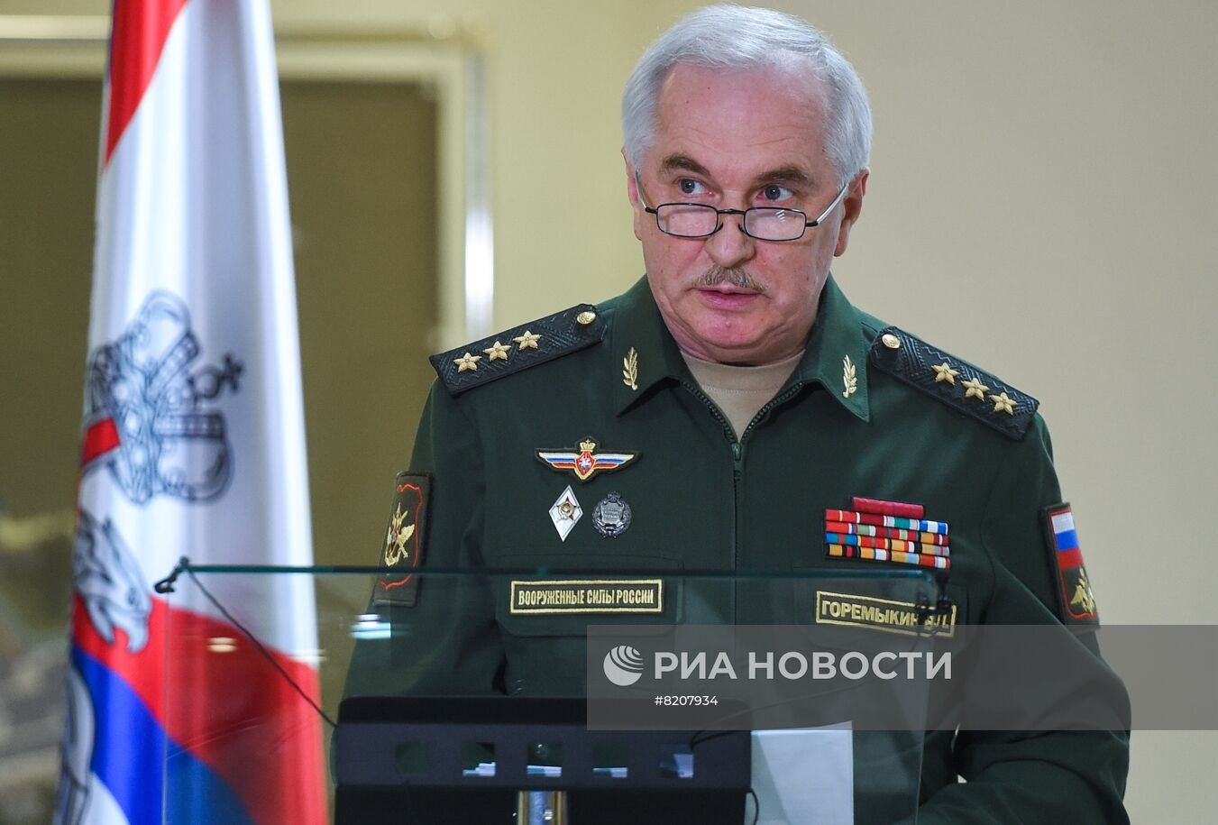 Вручение военнослужащим-участникам спецоперации по защите Донбасса сертификатов об окончании курса дополнительного профессионального образования