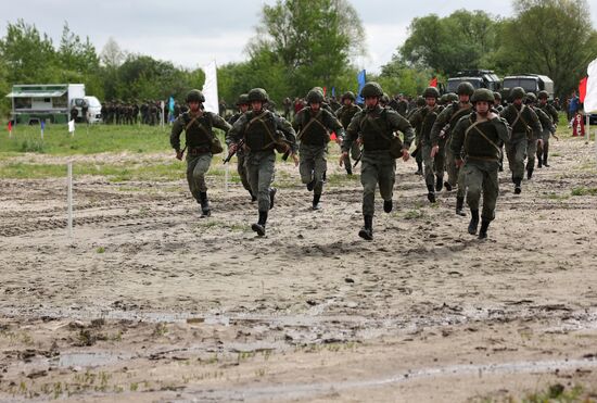 Всеармейский конкурс "Морской десант. Тропа выживания" в Калининградской области