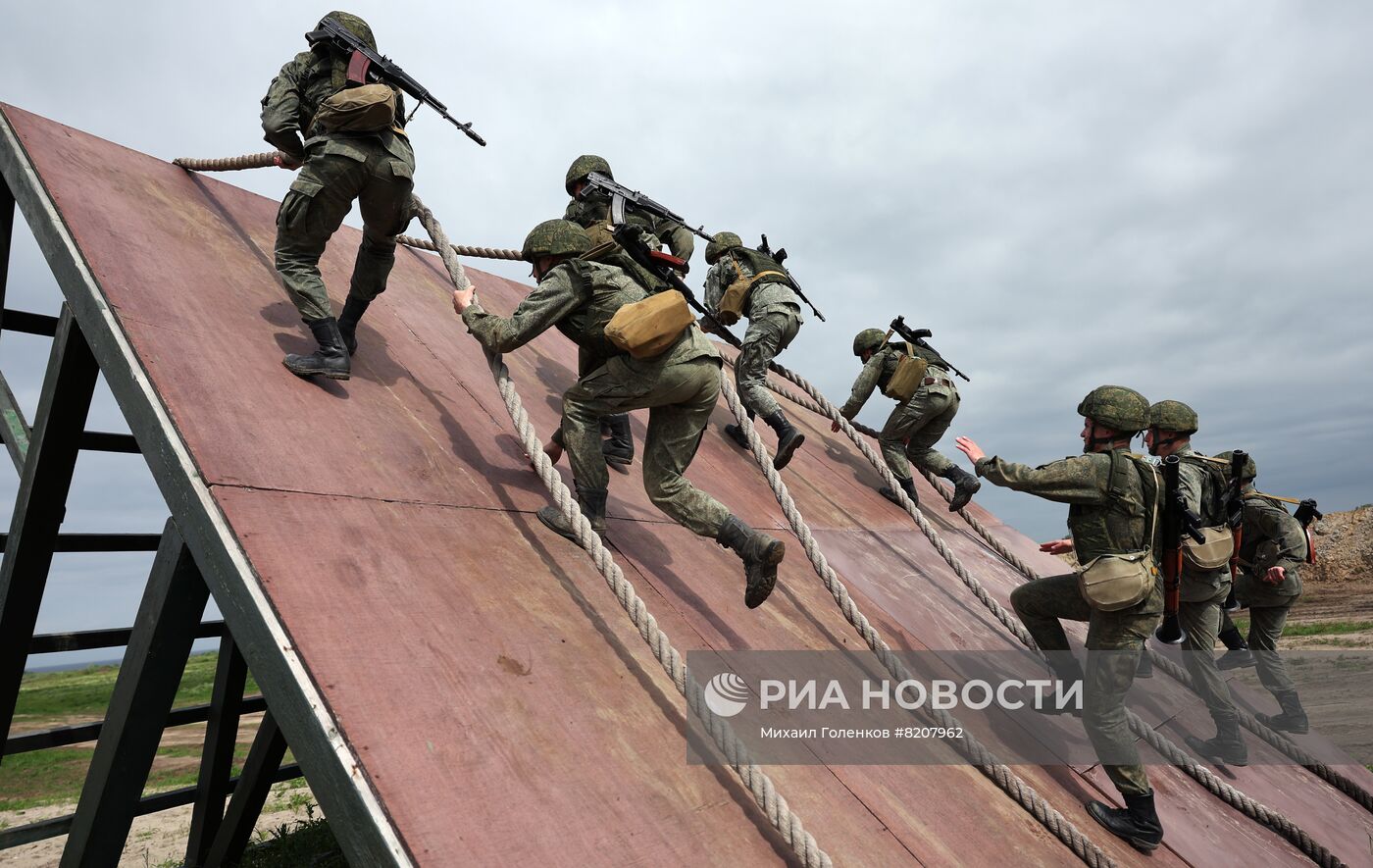 Всеармейский конкурс "Морской десант. Тропа выживания" в Калининградской области