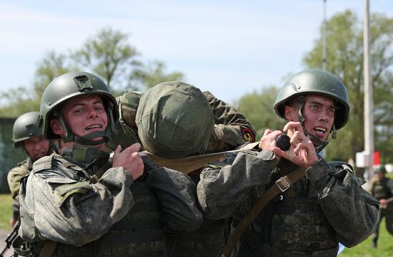 Всеармейский конкурс "Морской десант. Тропа выживания" в Калининградской области