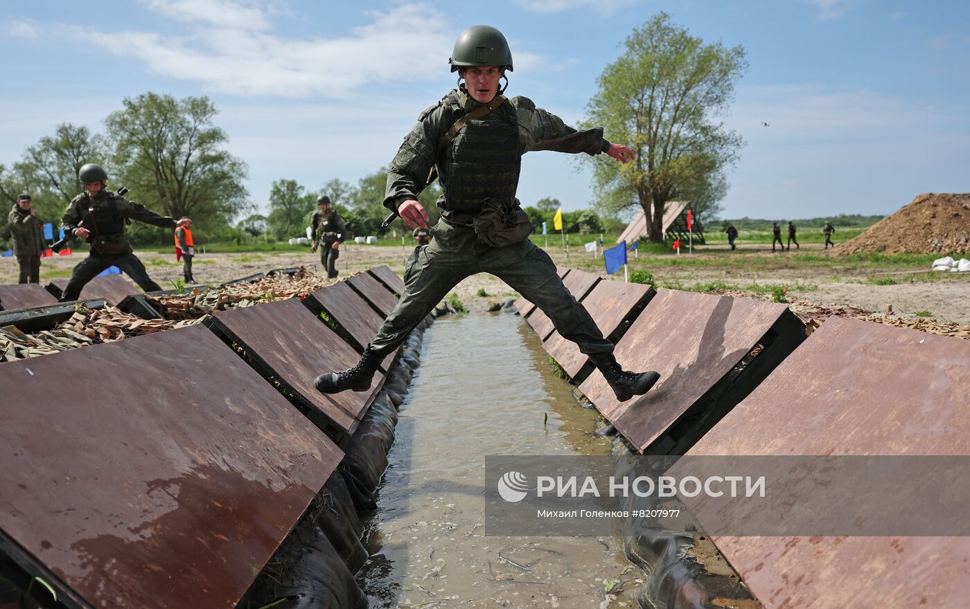 Всеармейский конкурс "Морской десант. Тропа выживания" в Калининградской области