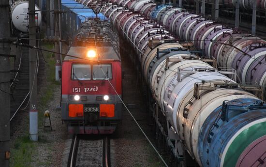 Первый почтовый контейнерный поезд "Россия" начал курсировать по маршруту Москва - Владивосток