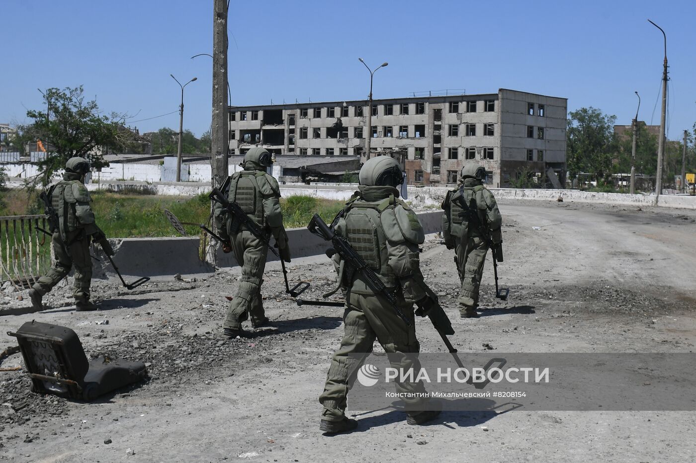 Разминирование территории комбината "Азовсталь" и бывших позиций ВСУ в Мариуполе