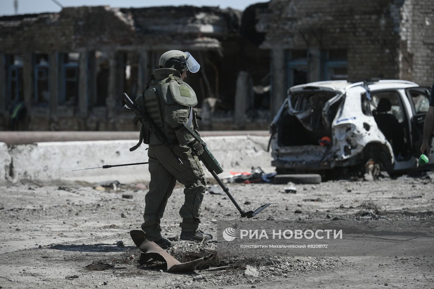 Разминирование территории комбината "Азовсталь" и бывших позиций ВСУ в Мариуполе